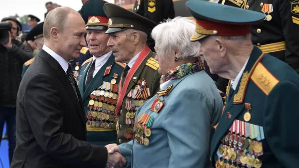 Bloomberg: перед парадом Победы 80 ветеранов отправили на самоизоляцию, чтобы защитить Путина от коронавируса