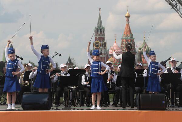 Участники III смотра-конкурса детских духовых оркестров ЦФО в парке Зарядье в Москве Участники III смотра-конкурса детских духовых оркестров ЦФО в парке Зарядье в Москве