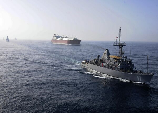 Флот ВМС США сопровождает танкер для перевозки СПГ Флот ВМС США сопровождает танкер для перевозки СПГ