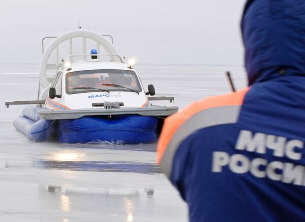 Спасатели сообщают о возможной утечке топлива на месте аварии судна у берегов Сахалина. Спасатели сообщают о возможной утечке топлива на месте аварии судна у берегов Сахалина.