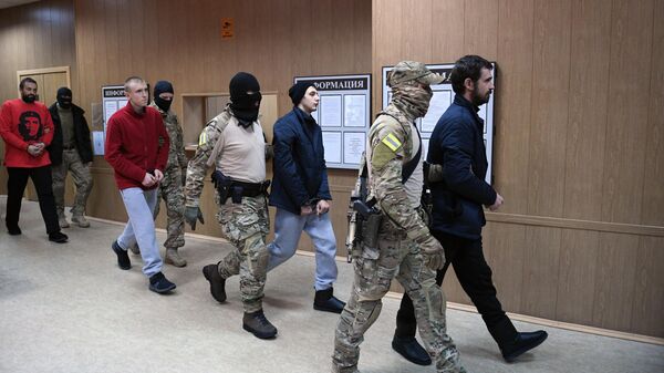 Задержанные украинские моряки в суде Задержанные украинские моряки в суде