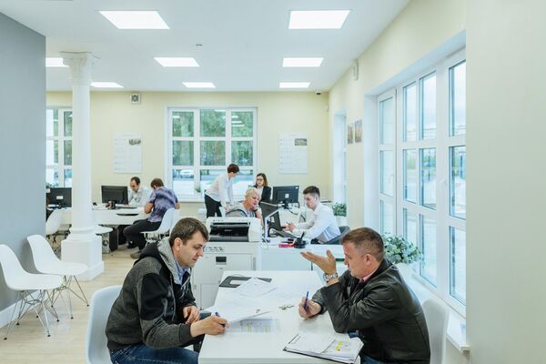 Дольщики Urban Group в офисе продаж ЖК Видный город Дольщики Urban Group в офисе продаж ЖК Видный город