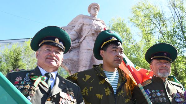 Ветераны пограничной службы у памятника Пограничникам в Чите Ветераны пограничной службы у памятника Пограничникам в Чите