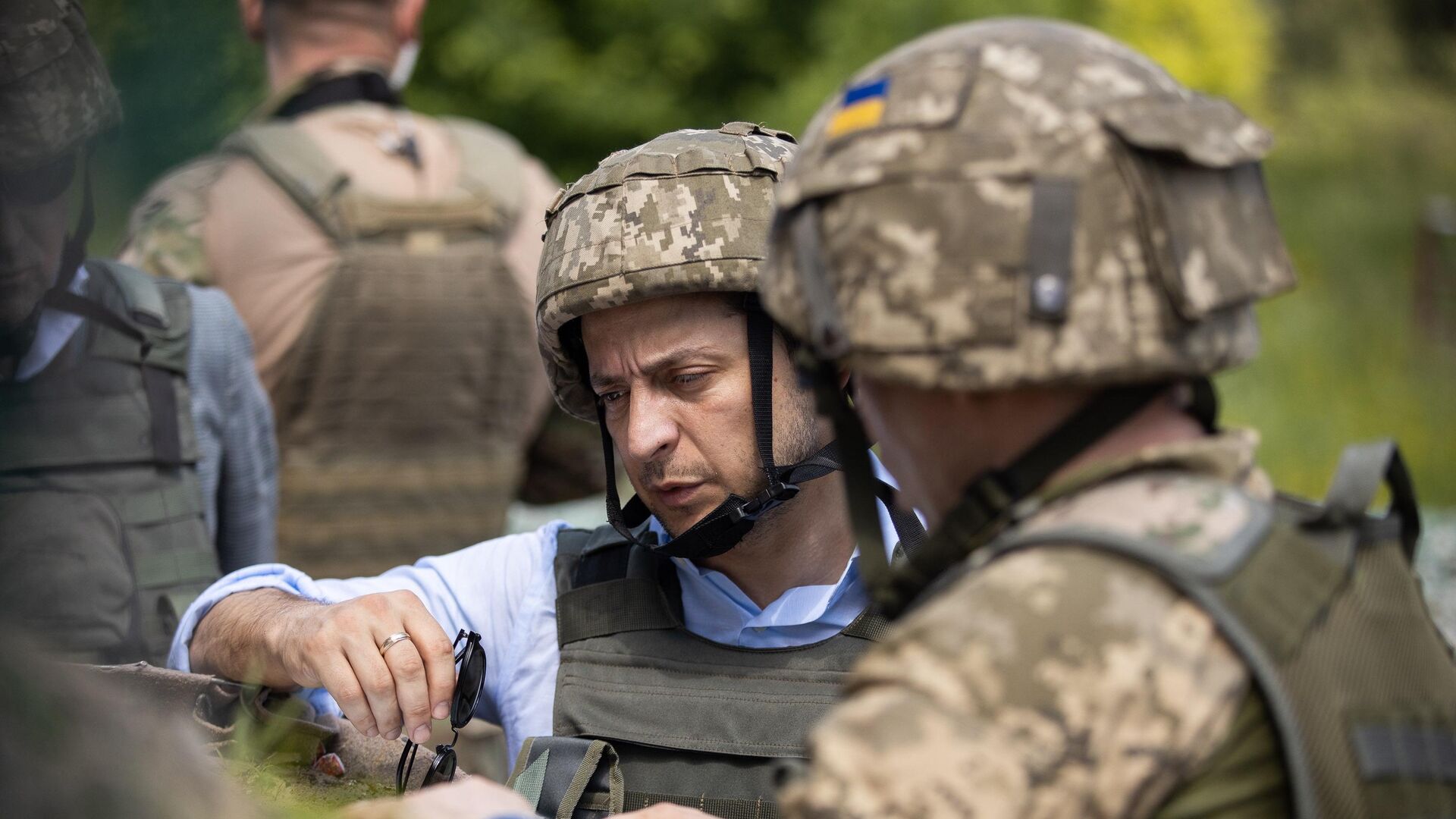 Президент Украины Владимир Зеленский во время визита в Донбасс Президент Украины Владимир Зеленский во время визита в Донбасс - РИА Новости, 1920, 21.01.2021