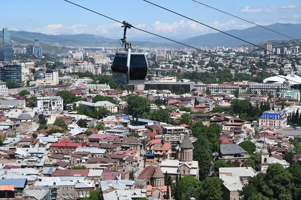 Канатная дорога в городе Тбилиси в Грузии Канатная дорога в городе Тбилиси в Грузии