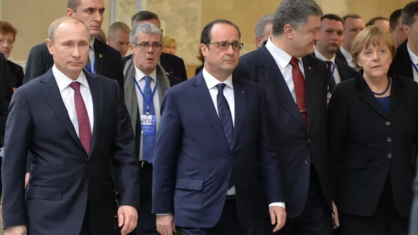 Президент России Владимир Путин, президент Франции Франсуа Олланд, президент Украины Петр Порошенко и канцлер Германии Ангела Меркель во Дворце независимости в Минске. 2015 год 