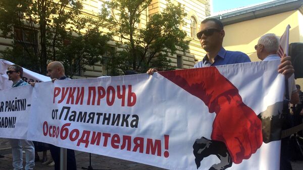 Акция в защиту памятника советским воинам-освободителям в Риге Акция в защиту памятника советским воинам-освободителям в Риге