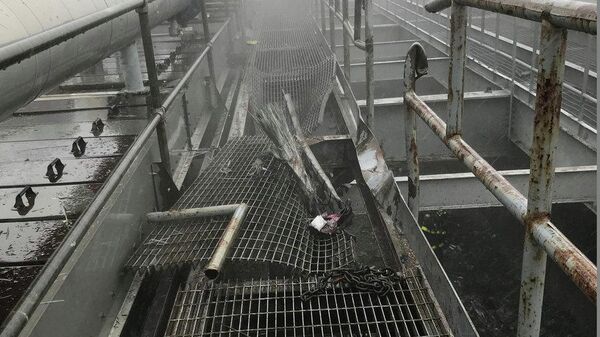 Повреждения после столкновения вертолета со зданием в Нью-Йорке Повреждения после столкновения вертолета со зданием в Нью-Йорке