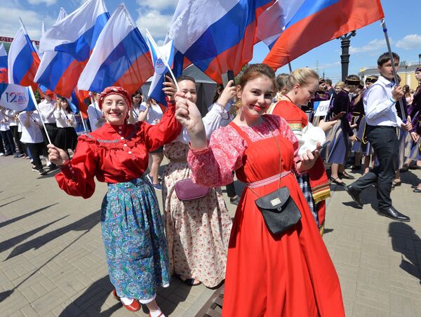 Девушки на праздновании Дня России в Челябинске Девушки на праздновании Дня России в Челябинске