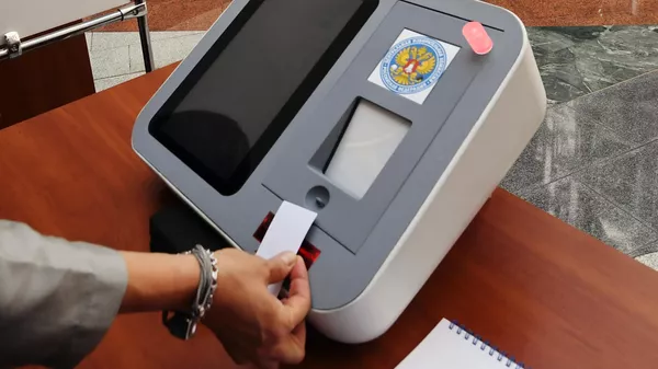 Терминал для голосования на презентации цифрового избирательного участка в ЦИК РФ
