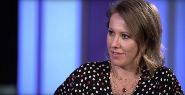 Скриншот видео интервью Ксении Собчак с Константином Богомоловым Скриншот видео интервью Ксении Собчак с Константином Богомоловым