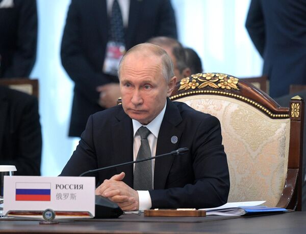 Президент РФ Владимир Путин принимает участие в заседании Совета глав государств - членов ШОС в Бишкеке Президент РФ Владимир Путин принимает участие в заседании Совета глав государств - членов ШОС в Бишкеке
