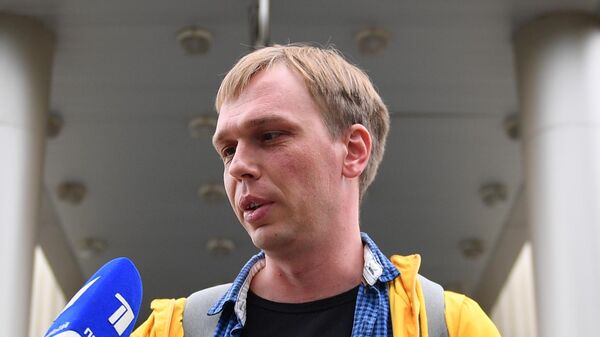 Журналист интернет-издания Медуза Иван Голунов у здания Мосгорсуда