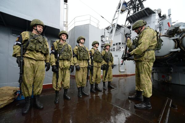 Российские военнослужащие во время совместных российско-японских учений по поиску и спасению на море Сарекс-2019 Российские военнослужащие во время совместных российско-японских учений по поиску и спасению на море Сарекс-2019