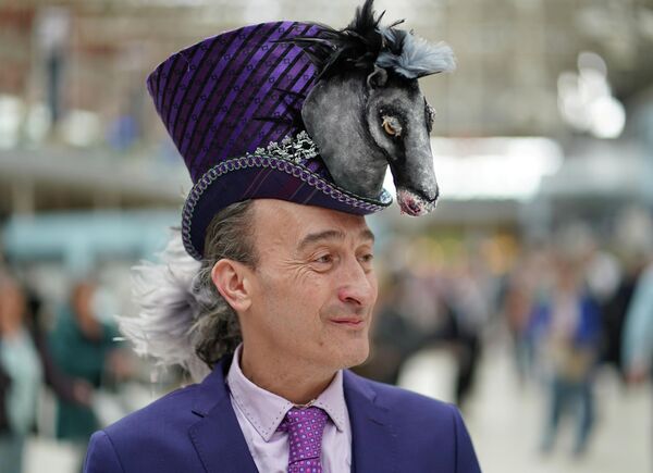 Посетитель королевских скачек Royal Ascot Посетитель королевских скачек Royal Ascot