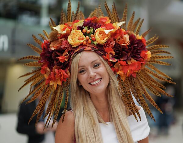Посетительница королевских скачек Royal Ascot Посетительница королевских скачек Royal Ascot