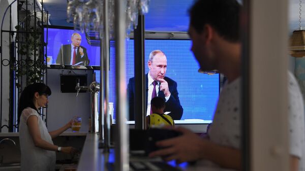Трансляция прямой линии с президентом России Владимиром Путиным Трансляция прямой линии с президентом России Владимиром Путиным
