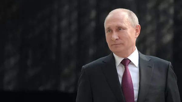 Президент РФ Владимир Путин отвечает на вопросы журналистов после ежегодной прямой линии
