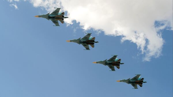 Истребители-бомбардировщики Су-34 совершают полет на сводной тренировке динамического показа боевых возможностей вооружения и военной техники с авиацией в рамках предстоящего Международного военно-технического форума Армия-2019 в военно-патриотическом парке Патриот Истребители-бомбардировщики Су-34 совершают полет на сводной тренировке динамического показа боевых возможностей вооружения и военной техники с авиацией в рамках предстоящего Международного военно-технического форума Армия-2019 в военно-патриотическом парке Патриот
