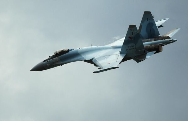 Самолет Су-35С на Международном военно-техническом форуме Армия-2019 Самолет Су-35С на Международном военно-техническом форуме Армия-2019