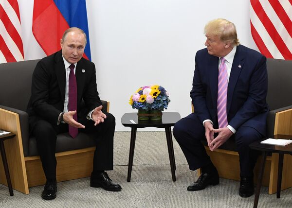 Президент РФ Владимир Путин и президент США Дональд Трамп (справа) во время встречи на полях саммита Группы двадцати в Осаке Президент РФ Владимир Путин и президент США Дональд Трамп (справа) во время встречи на полях саммита Группы двадцати в Осаке