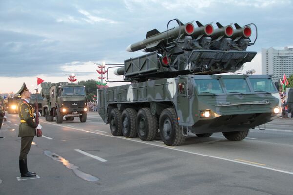 Военный парад в Минске в День независимости Военный парад в Минске в День независимости