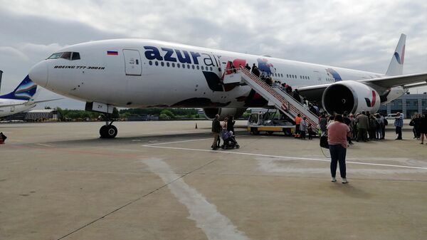 Самолет AZUR air Самолет AZUR air