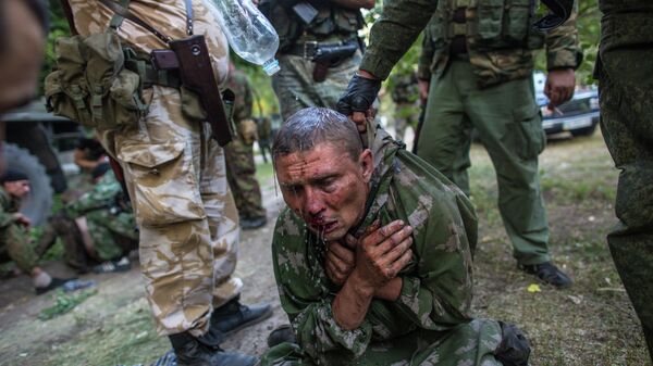 Украинский десантник, взятый в плен в ходе боя за город Шахтерск Украинский десантник, взятый в плен в ходе боя за город Шахтерск