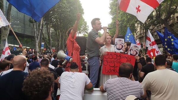 Участники акции протеста в Тбилиси. 9 июля 2019 Участники акции протеста в Тбилиси. 9 июля 2019