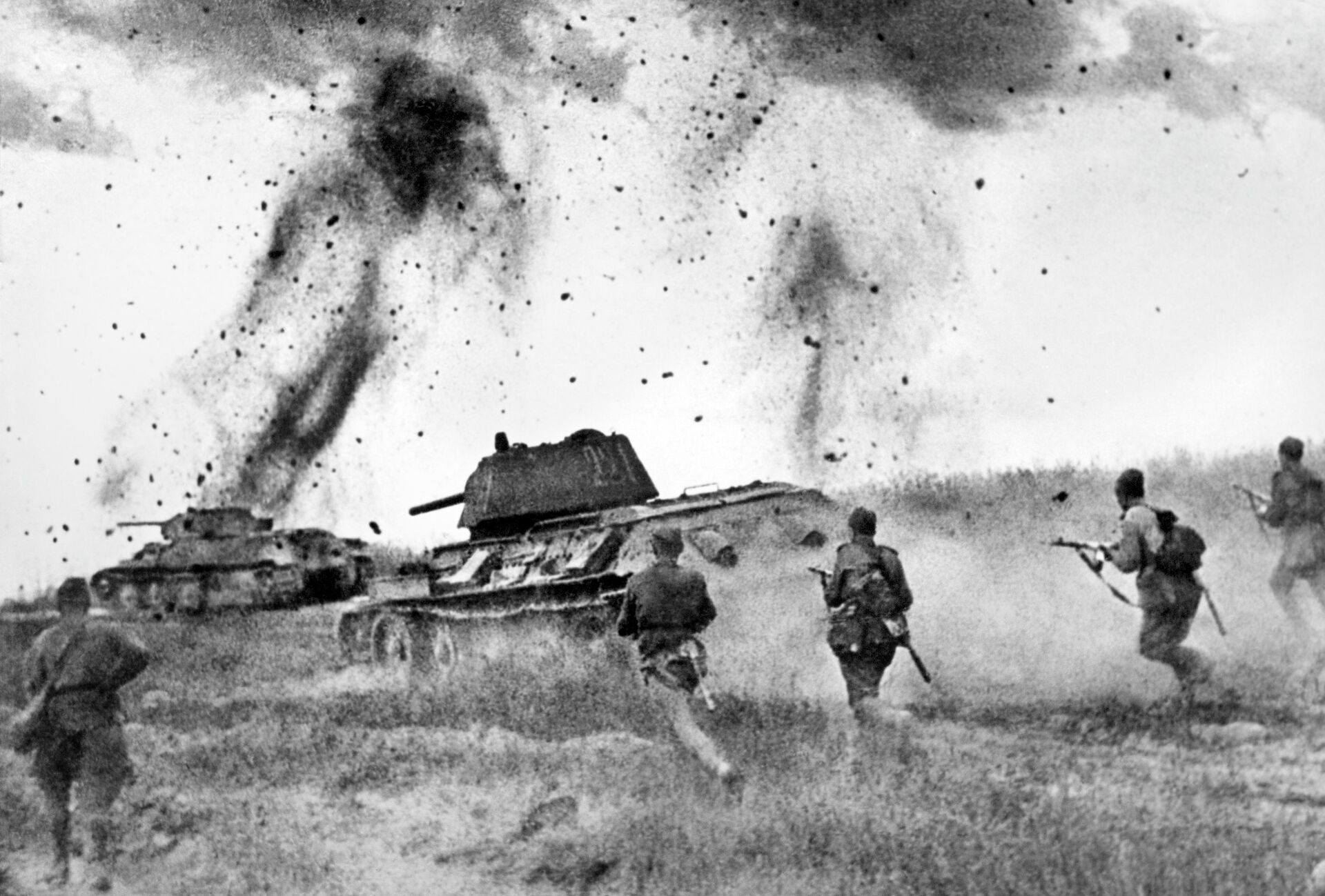 Курская дуга. Атака соединений 5 Гвардейской танковой армии в районе Прохоровки Курская дуга. Атака соединений 5 Гвардейской танковой армии в районе Прохоровки - РИА Новости, 1920, 09.09.2021