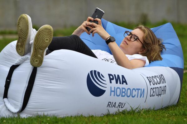 Девушка на фестивале науки и технологий Geek Picnic 2019 Жить вечно/Immortality Девушка на фестивале науки и технологий Geek Picnic 2019 Жить вечно/Immortality
