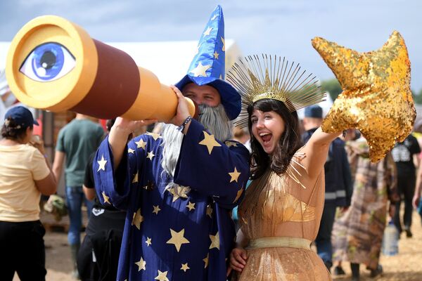 Зрители на музыкальном фестивале Нашествие 2019 Зрители на музыкальном фестивале Нашествие 2019