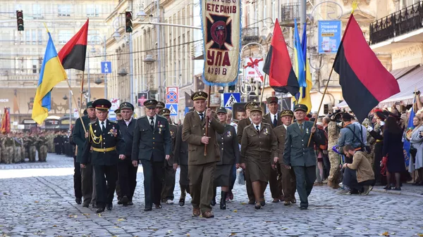 Ветераны Украинской повстанческой армии (УПА) на военном параде, приуроченном к Дню защитника Украины во Львове