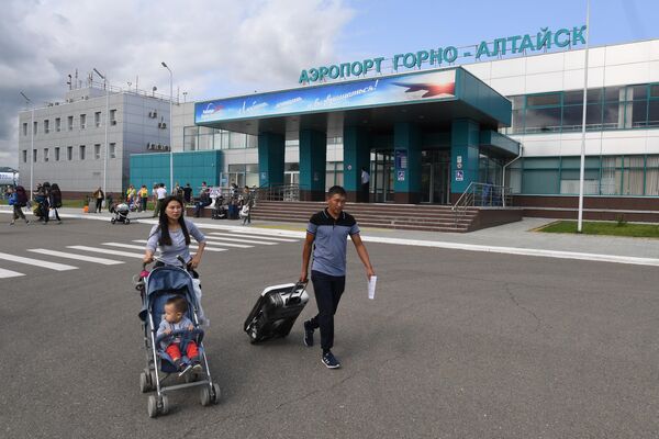 Здание аэропорта Горно-Алтайска, куда прибыл первый рейс авиакомпании Победа из Москвы Здание аэропорта Горно-Алтайска, куда прибыл первый рейс авиакомпании Победа из Москвы