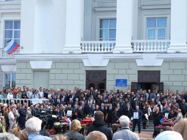Прощание с сотрудниками ядерного центра погибшими в Архангельской области во время испытаний Прощание с сотрудниками ядерного центра погибшими в Архангельской области во время испытаний