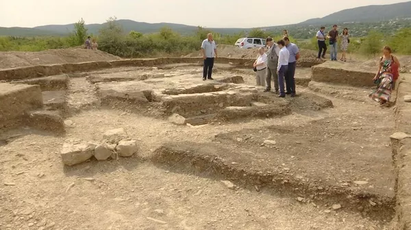 Археологические раскопки на месте древнего города Солхат в Крыму