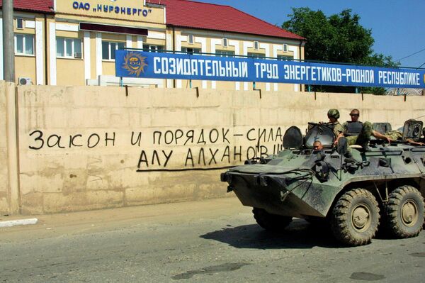 Российские военные патрулируют улицы Грозного Российские военные патрулируют улицы Грозного