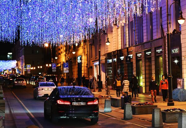 Иллюминация на Пушечной улице в Москве Иллюминация на Пушечной улице в Москве