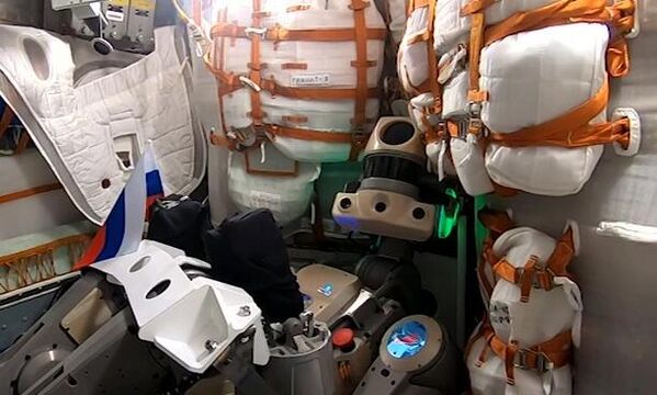 Робот Федор поздравил россиян с Днем Государственного флага. 22 августа 2019 Робот Федор поздравил россиян с Днем Государственного флага. 22 августа 2019