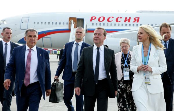 Председатель правительства РФ Дмитрий Медведев в аэропорту Казани Председатель правительства РФ Дмитрий Медведев в аэропорту Казани
