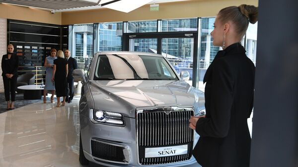 Автомобиль Aurus Senat в первом шоуруме по коммерческим продажам отечественных машин для первых лиц государства проекта Кортеж в деловом центре Москва-Сити Автомобиль Aurus Senat в первом шоуруме по коммерческим продажам отечественных машин для первых лиц государства проекта Кортеж в деловом центре Москва-Сити
