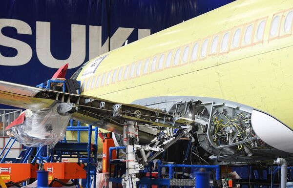 Самолет Sukhoi Superjet 100 в цехе окончательной сборки на заводе имени Гагарина в Комсомольске-на-Амуре Самолет Sukhoi Superjet 100 в цехе окончательной сборки на заводе имени Гагарина в Комсомольске-на-Амуре