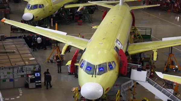 Самолеты Sukhoi Superjet 100 в цехе окончательной сборки на заводе имени Гагарина в Комсомольске-на-Амуре Самолеты Sukhoi Superjet 100 в цехе окончательной сборки на заводе имени Гагарина в Комсомольске-на-Амуре