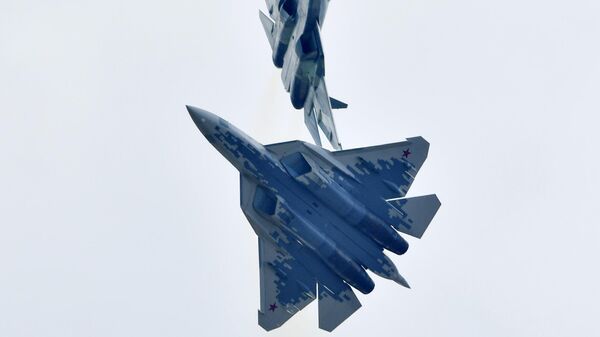 Мантуров заявил о подготовке истребителя Су-57 к модернизации