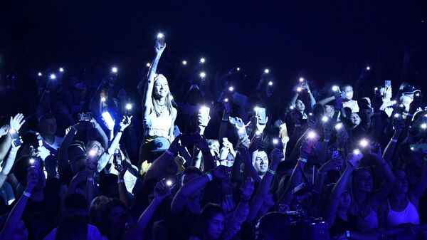 Зрители на фестивале Rap Koktebel в Крыму Зрители на фестивале Rap Koktebel в Крыму