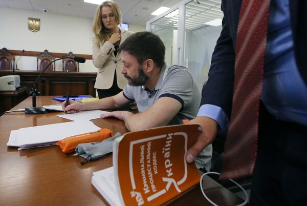 Руководитель портала РИА Новости Украина Кирилл Вышинский на заседании апелляционного суда Киева. 28 августа 2019
Руководитель портала РИА Новости Украина Кирилл Вышинский на заседании апелляционного суда Киева. 28 августа 2019