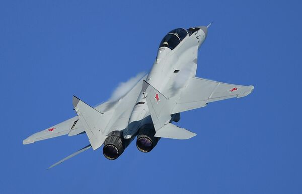 Многофункциональный фронтовой истребитель МиГ-35 выполняют полет на Международном авиационно-космическом салоне МАКС-2019 Многофункциональный фронтовой истребитель МиГ-35 выполняют полет на Международном авиационно-космическом салоне МАКС-2019