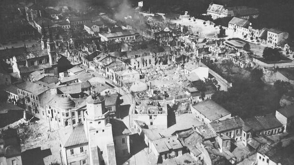 Вид сверху на польский город Велюнь после бомбардировки в 1939 году Вид сверху на польский город Велюнь после бомбардировки в 1939 году