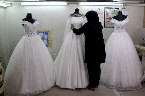 Свадебные платья в центре Тегерана, Иран