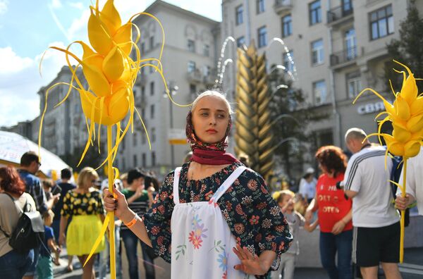 Празднование Дня города на Тверской улице в Москве Празднование Дня города на Тверской улице в Москве